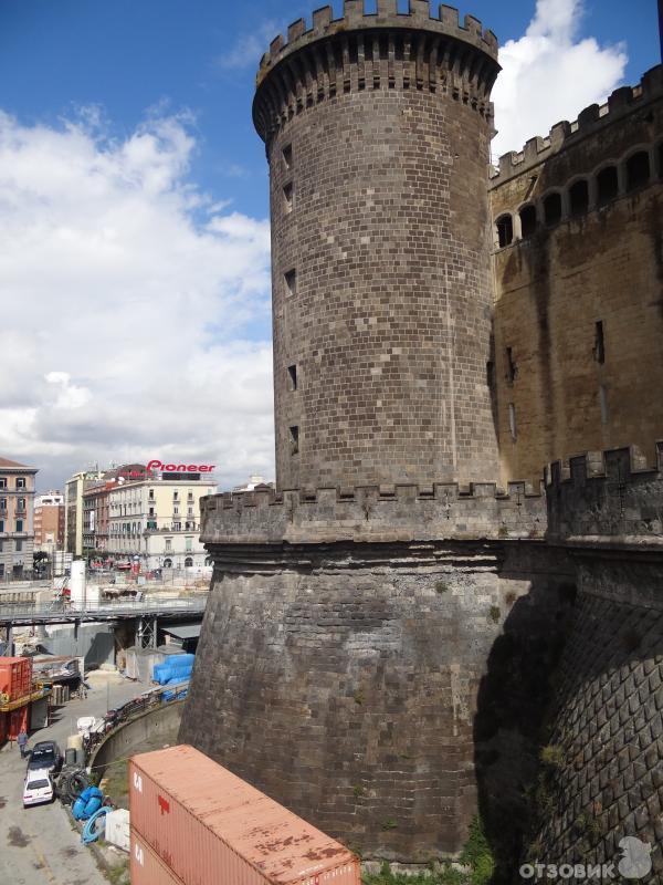 Экскурсия в замок Castel Nuovo (Италия, Неаполь) фото