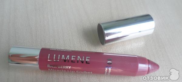 Отзыв о помада-карандаш lumene raspberry miracle легкое покрытие - близнец карандаша от клиник.