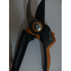 Отзыв о Секатор садовый Fiskars PowerGearX M PX92