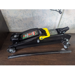 Отзыв о Подкатной домкрат Rockforce Garage Jack TA82005