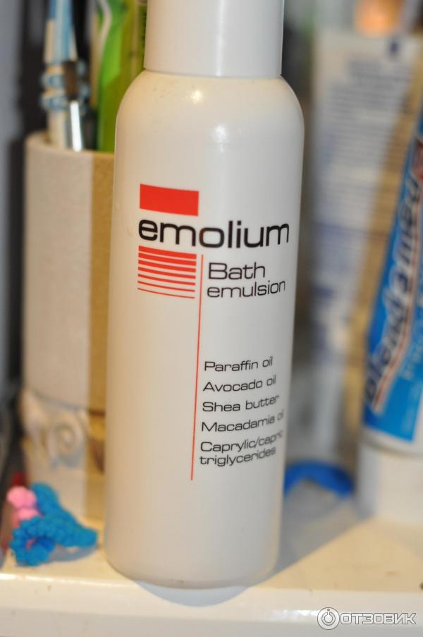 Эмолиум триактивная эмульсия для купания. Эмолиум суспензия. Эмолиум эмульсия для новорожденных. Эмолиум молочко для детей.