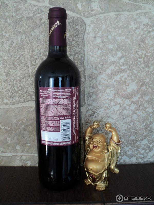 Вино красное монтепульчано д абруццо. Вино Монтепульчано д Абруццо красное сухое. Монтепульчано д'Абруццо магнит. Вино Алигеро Монтепульчано. Вино aligero Montepulciano красное сухое.