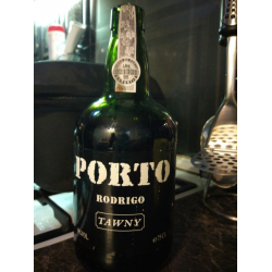 Портвейн porto reccua. Португальский портвейн Порто. Портвейн португальский Tawny. Портос алкоголь портвейн. Портвейн Портер.