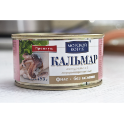 Слоёный салат с маринованными кальмарами и огурцом