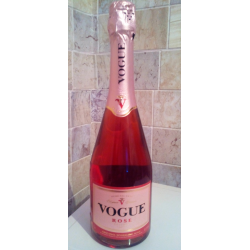 Vogue белое брют. Vogue Rose Brut игристое вино. Vogue вино игристое полусухое. Вино игристое Vogue розовый брют. Вог игристое вино розовое полусухое.