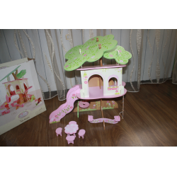 Кукольный домик из дерева с мебелью